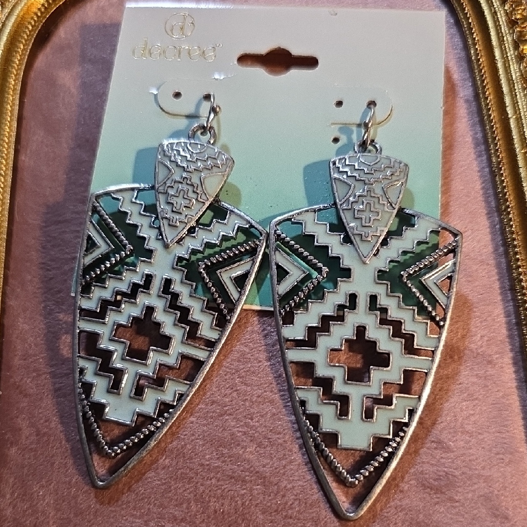 Decree Silver And Green Geometric Earrings Nwt 15$
